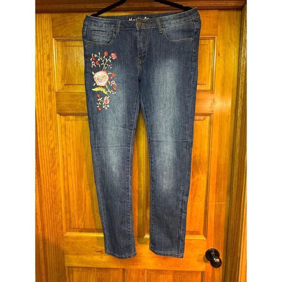 Machine Nouvelle Mode Straight Leg Jeans with embroidered floral  SIZE 5 NEW - Picture 1 of 6
